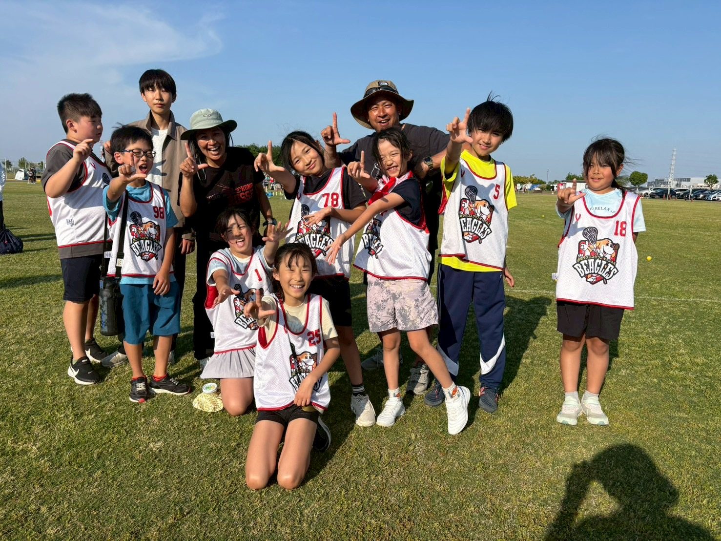 大会後に芝生の上で撮った集合写真